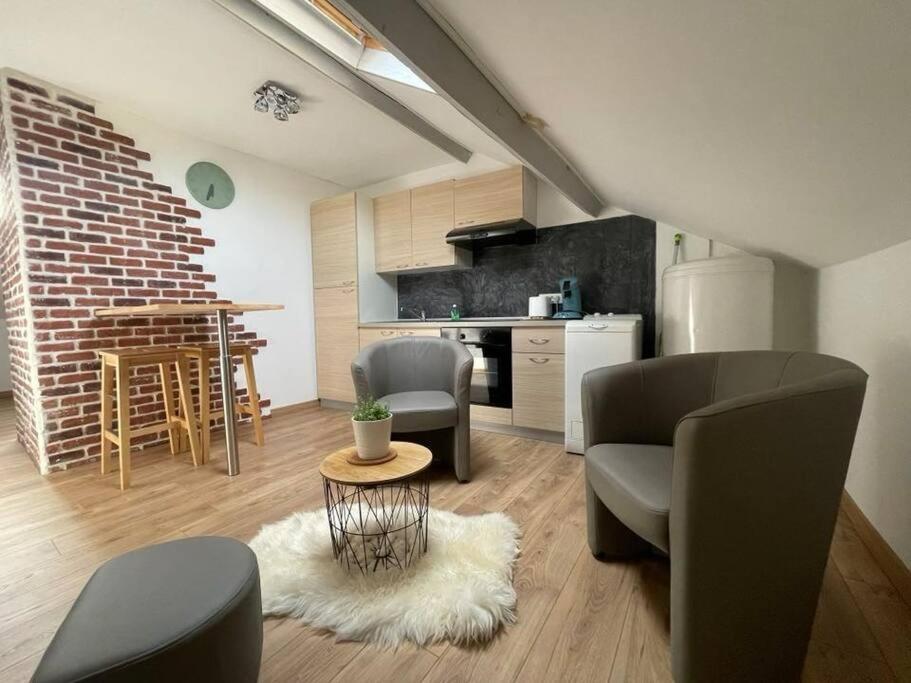 Edouard 2. Logement Complet. Charleville-Mézières Exteriör bild